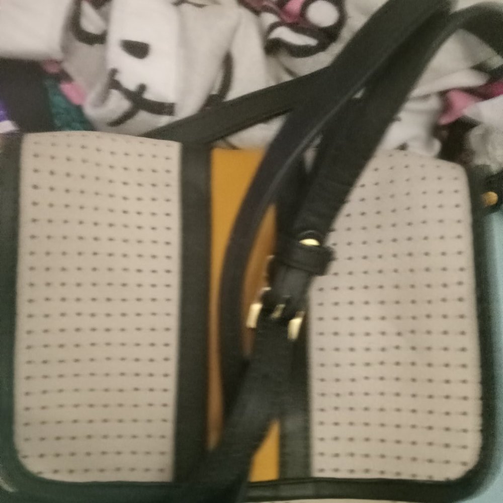 Brand new paid 320$ only asking 150$ 100 percent leather